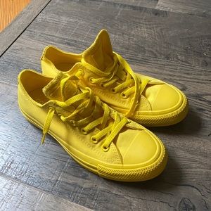 Converse lo bright yellow low all star